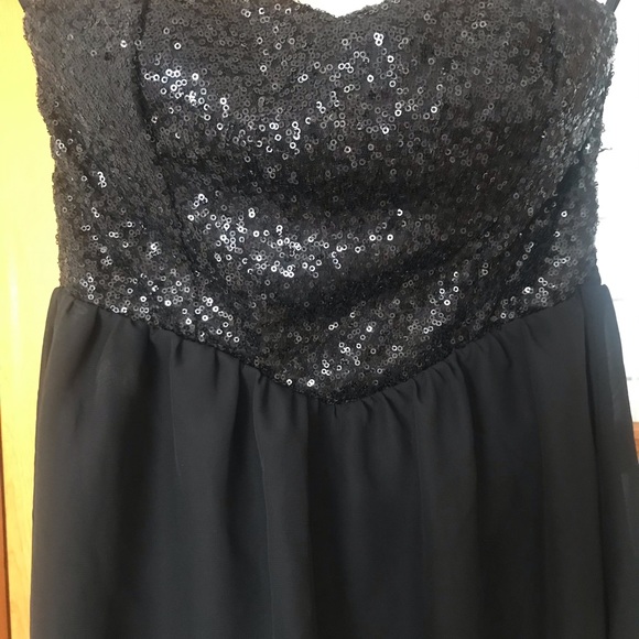 Glam evening dress size xs but fits Larger like S maybe M. High low. Lined. - Picture 3 of 6